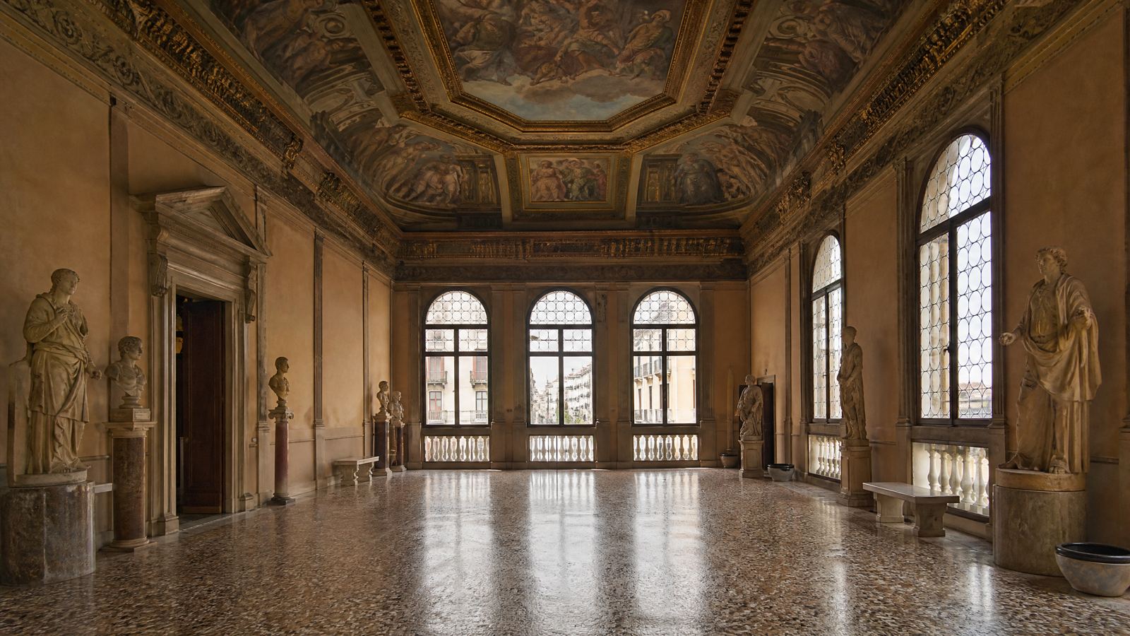 Portego hall with frescoes and marble statues, Palazzo Grimani